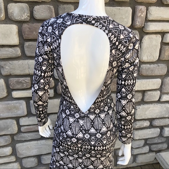 3 🟪 for $40 
Tribal Print Backless Off White/Black Dress sz M - Picture 6 of 9